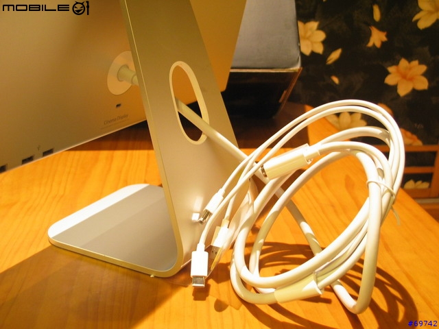 [MoMo桑分享] Apple Cinema Display 20" + Mac Mini + BT Mouse & Keyboard