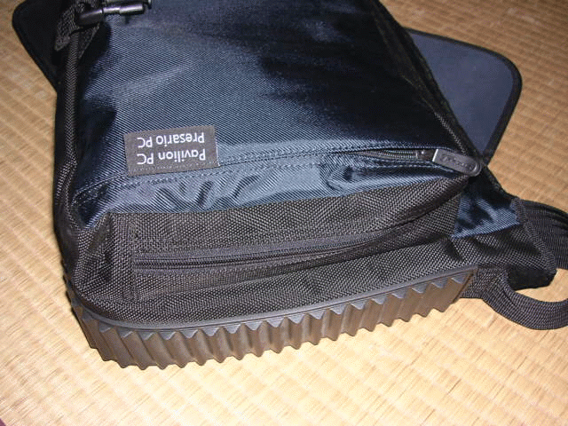 [分享]01五月限量團購的Targus 經典 NOTEBOOK 側背包(CBT200 藍黑色)-胖丁版