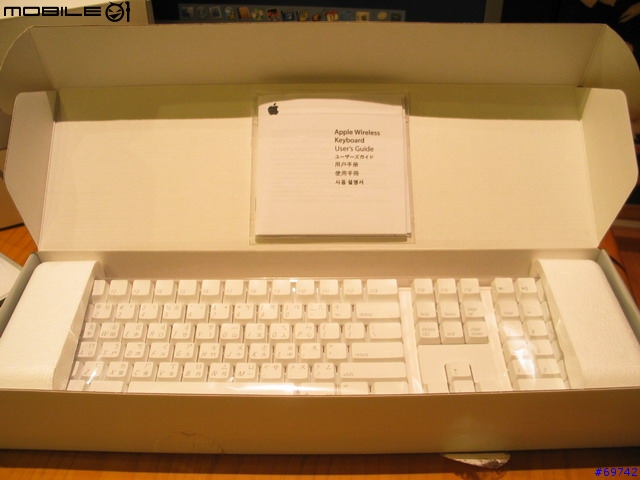[MoMo桑分享] Apple Cinema Display 20" + Mac Mini + BT Mouse & Keyboard