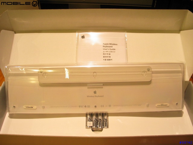 [MoMo桑分享] Apple Cinema Display 20" + Mac Mini + BT Mouse & Keyboard