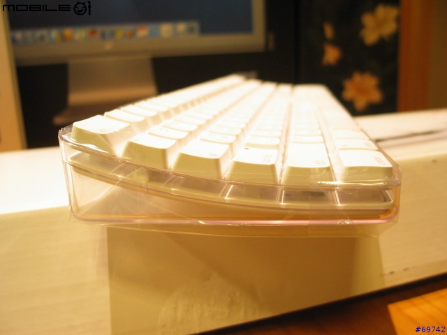 [MoMo桑分享] Apple Cinema Display 20" + Mac Mini + BT Mouse & Keyboard