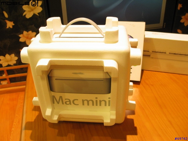 [MoMo桑分享] Apple Cinema Display 20" + Mac Mini + BT Mouse & Keyboard
