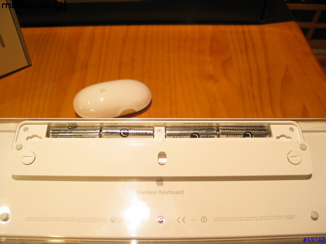 [MoMo桑分享] Apple Cinema Display 20" + Mac Mini + BT Mouse & Keyboard