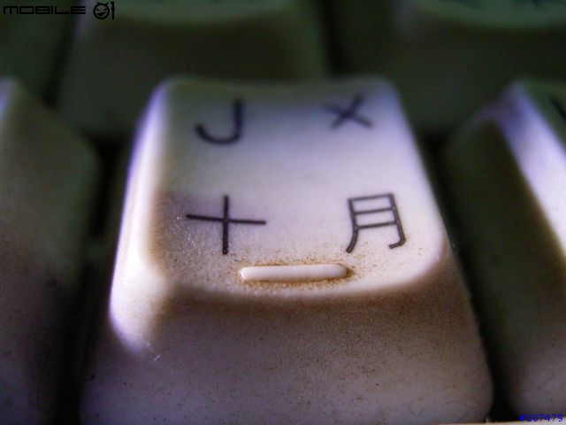 [發現]好可怕的近拍...把"一顆"鍵盤拍到整個畫面滿
