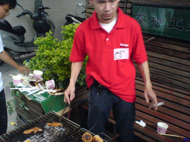 [2005夏日烤肉會]Ln的新相機拍攝