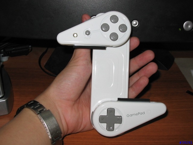 [分享] 一瞥 BGP-100 GamePad 藍芽搖桿