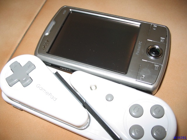 [分享] 一瞥 BGP-100 GamePad 藍芽搖桿