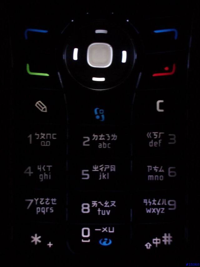 我的 NOKIA N90...為什麼十字導航鍵有點歪歪的 @.@