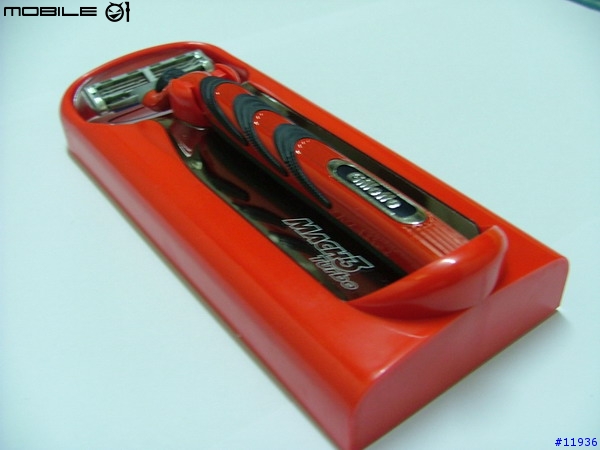 [勸敗]每個男人的法拉利夢之肌膚上的奔馳-Gillette Mach3 Turbo 火紅版