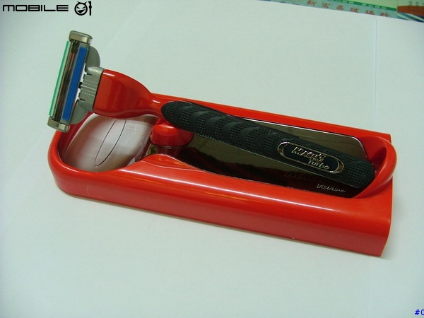 [勸敗]每個男人的法拉利夢之肌膚上的奔馳-Gillette Mach3 Turbo 火紅版
