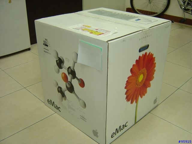 [分享]最可愛的Apple: eMac (入門Apple好選擇)