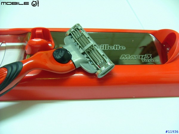 [勸敗]每個男人的法拉利夢之肌膚上的奔馳-Gillette Mach3 Turbo 火紅版