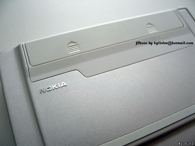 Nokia 藍芽鍵盤，又給你好看！ （Wireless Keyboard SU-8W）