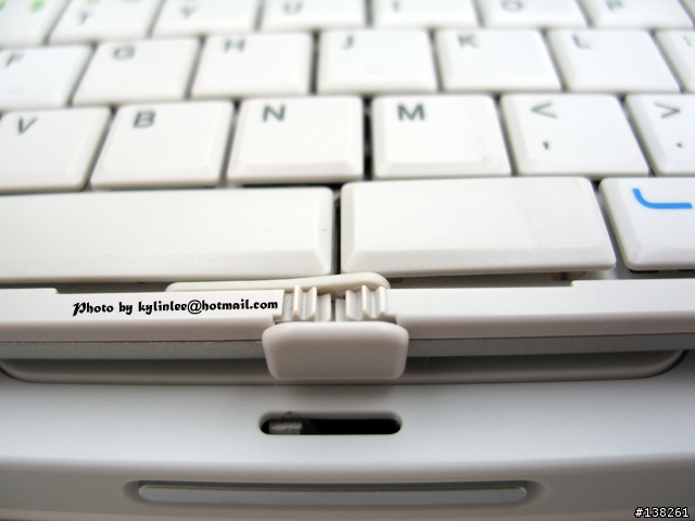 Nokia 藍芽鍵盤，又給你好看！ （Wireless Keyboard SU-8W）