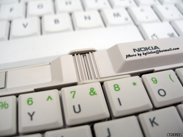 Nokia 藍芽鍵盤，又給你好看！ （Wireless Keyboard SU-8W）