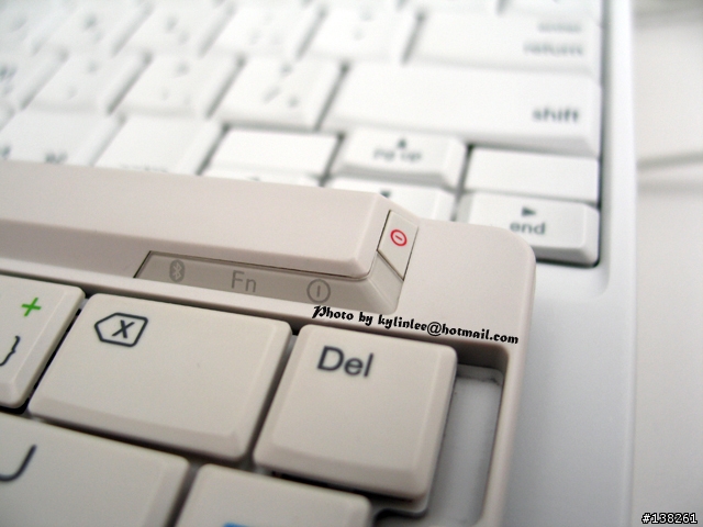 Nokia 藍芽鍵盤，又給你好看！ （Wireless Keyboard SU-8W）