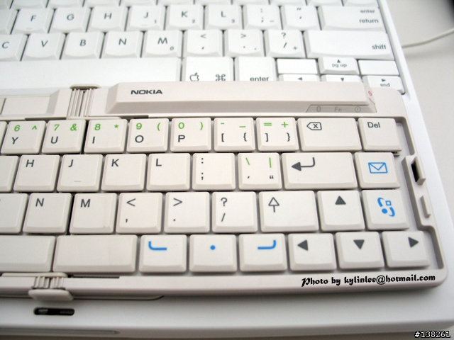 Nokia 藍芽鍵盤，又給你好看！ （Wireless Keyboard SU-8W）