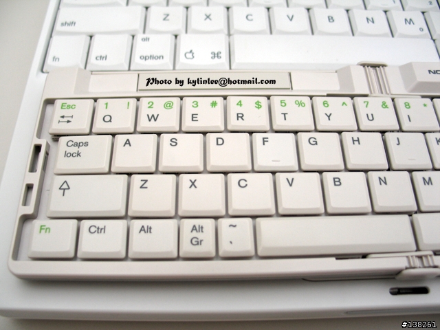 Nokia 藍芽鍵盤，又給你好看！ （Wireless Keyboard SU-8W）
