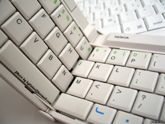Nokia 藍芽鍵盤，又給你好看！ （Wireless Keyboard SU-8W）