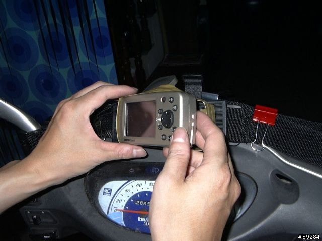 超省錢~~GARMIN Quest 機車固定帶...