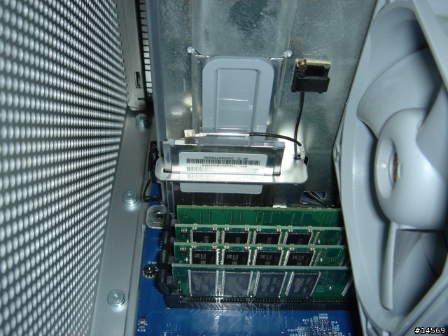 [看圖]加裝PowerMac G5 Bluetooth模組