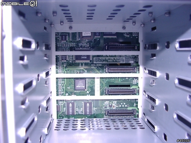[分享] Accusys Acuta 4 (RAID5 1394/USB 外接陣列) 開箱照