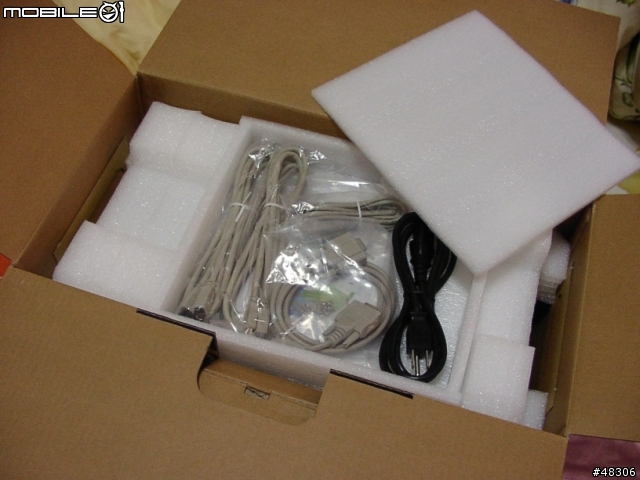 [分享] Accusys Acuta 4 (RAID5 1394/USB 外接陣列) 開箱照