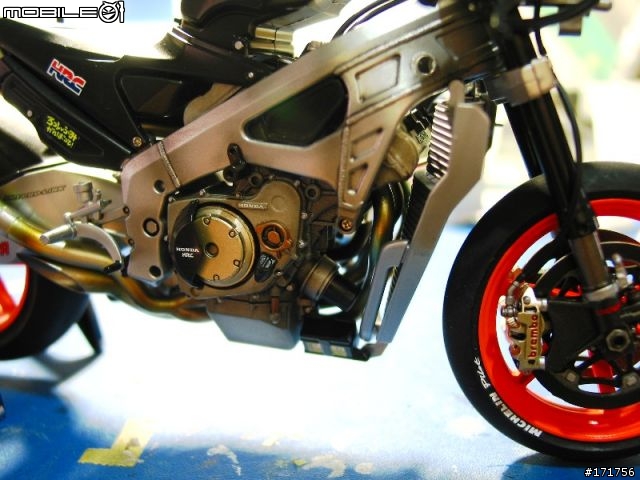 [高難度的逸品!?] 第三彈 1/12 REPSOL  Honda RC211V "03 機車模型製作