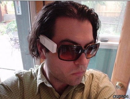 Oakley的運動眼鏡型Mp3播放機