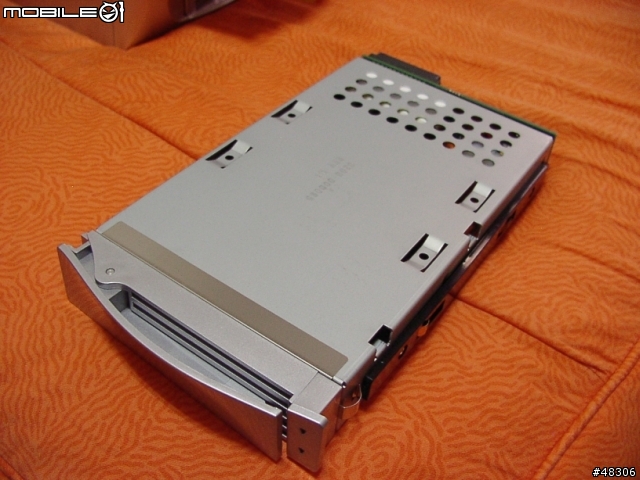 [分享] Accusys Acuta 4 (RAID5 1394/USB 外接陣列) 開箱照