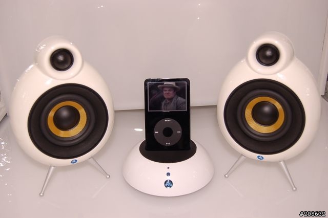 參考看看 小弟的新 iPod 喇叭 及遙控擴大機底座 超奢華入手