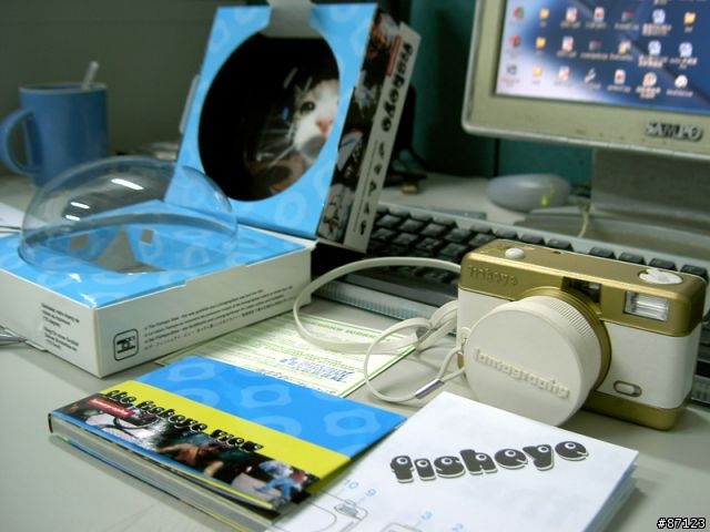 圖多 LOMO-FISHEYE 誠品書店限量版 入手!!