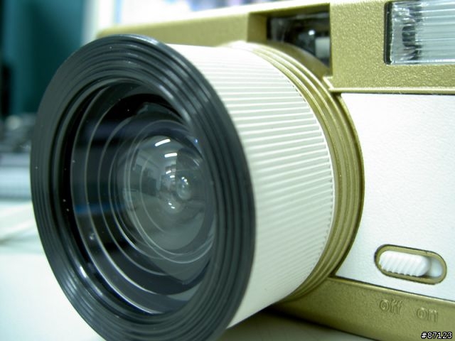 圖多 LOMO-FISHEYE 誠品書店限量版 入手!!