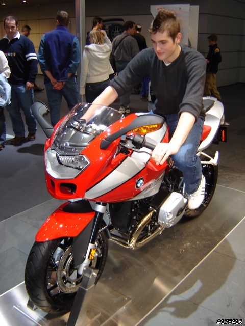 2006 Detorit Auto Show-10