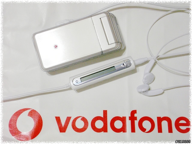 [分享] vodafone 白色線控套組與903SH的邂逅...