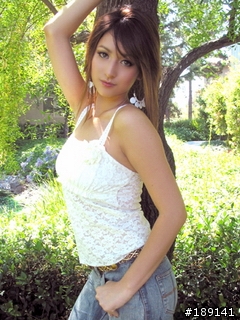 [分享] 超美混血兒 Leah Dizon 的手機 Wallpaper 240x320