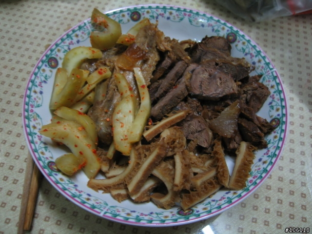 [美食分享] 平凡的美味，外婆的滷牛肉+"青菜梆梆"