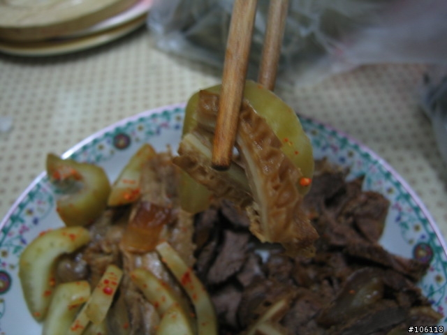 [美食分享] 平凡的美味，外婆的滷牛肉+"青菜梆梆"