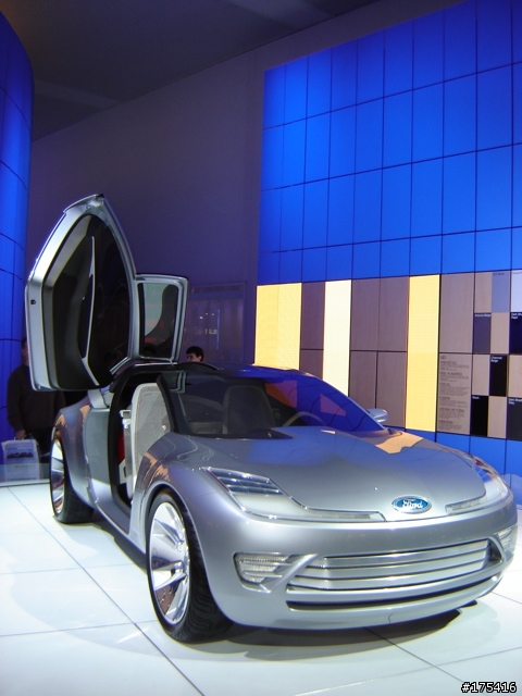 2006 Detroit Auto Show-6