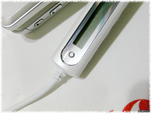 [分享] vodafone 白色線控套組與903SH的邂逅...