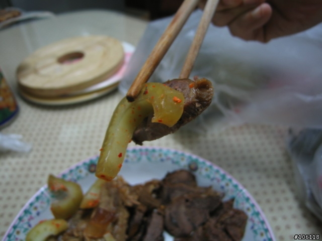 [美食分享] 平凡的美味，外婆的滷牛肉+"青菜梆梆"