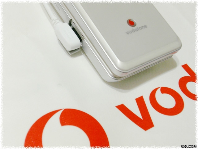 [分享] vodafone 白色線控套組與903SH的邂逅...