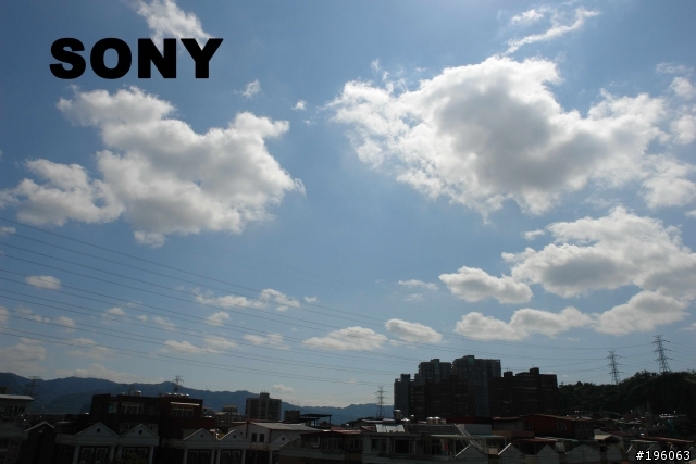 Nikon D70 VS R1