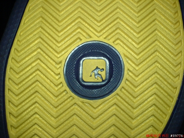 新買的AND1球鞋