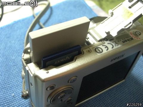 出了快半年(好像有半年了...)的相機 Nikon P2