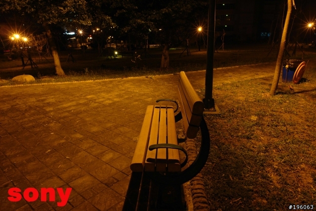 Nikon D70 VS R1