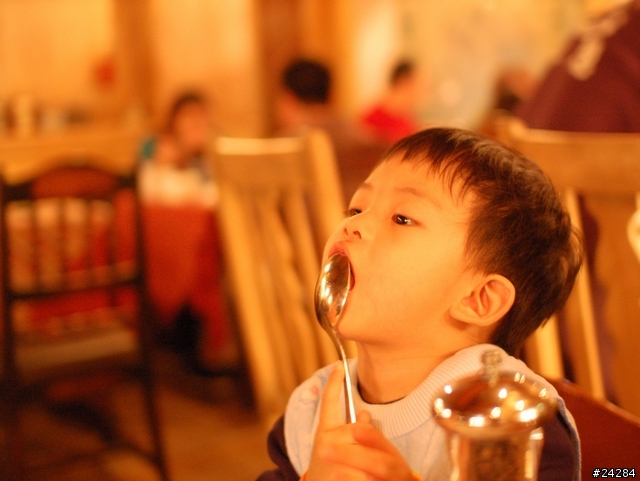 如果你在考慮人像鏡，Sigma 30mm/F1.4也許是你的好選擇!!(圖多)
