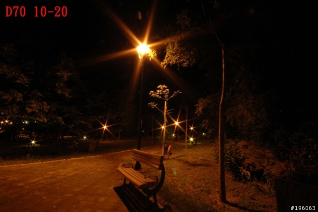 Nikon D70 VS R1