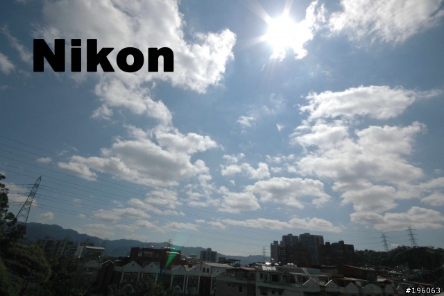 Nikon D70 VS R1