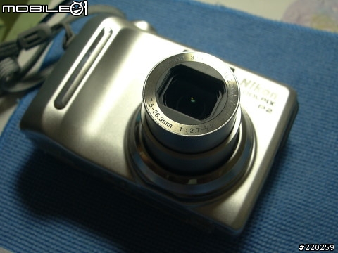 出了快半年(好像有半年了...)的相機 Nikon P2